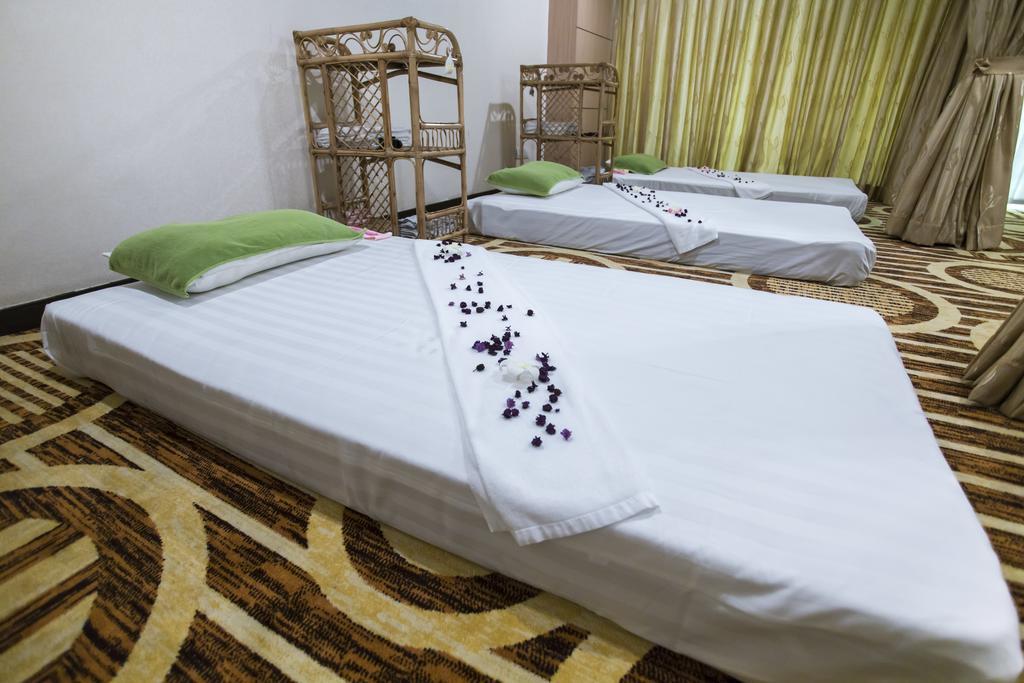 Esperado Lake View Hotel Rangoon Eksteriør billede