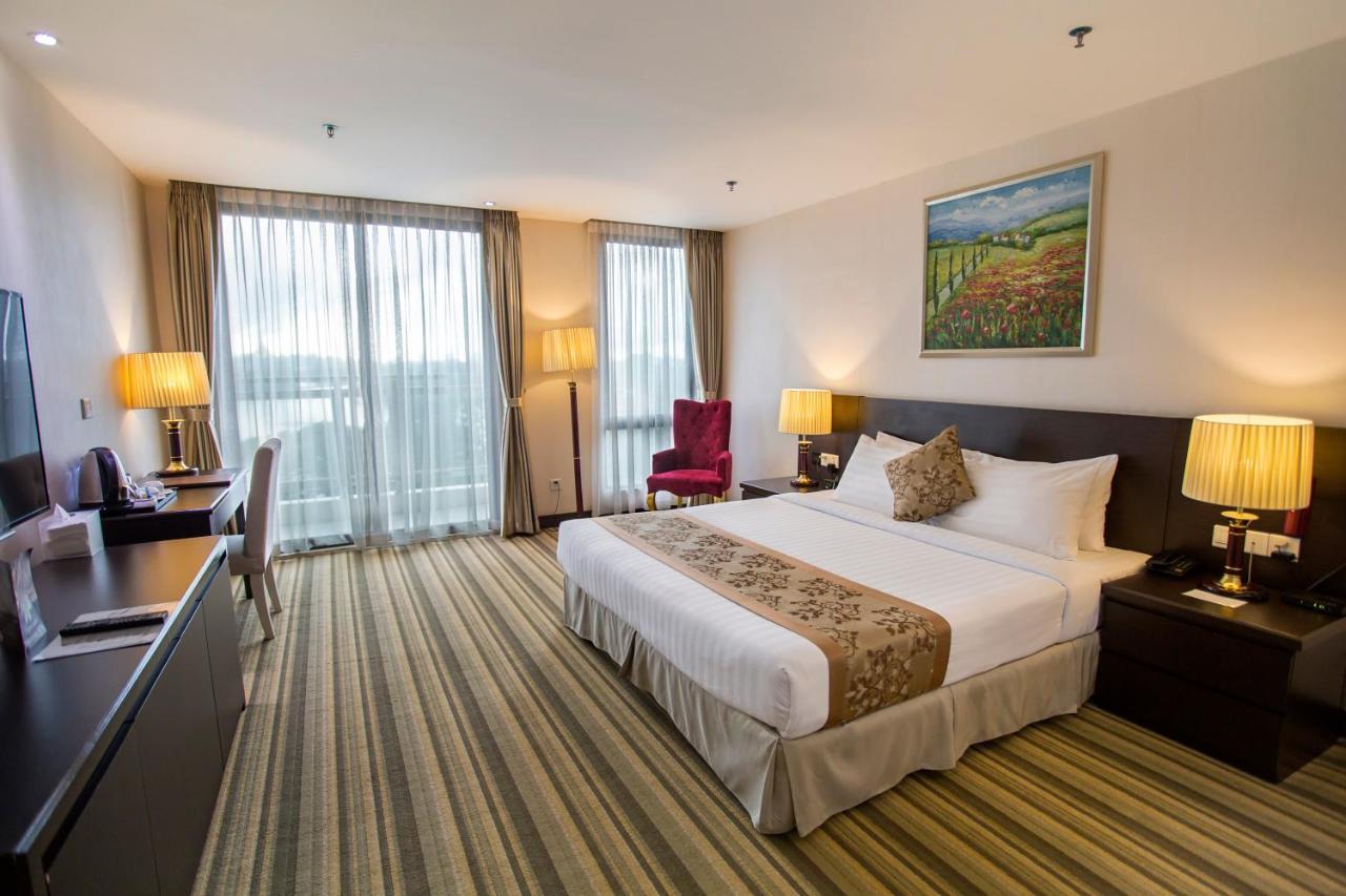 Esperado Lake View Hotel Rangoon Eksteriør billede
